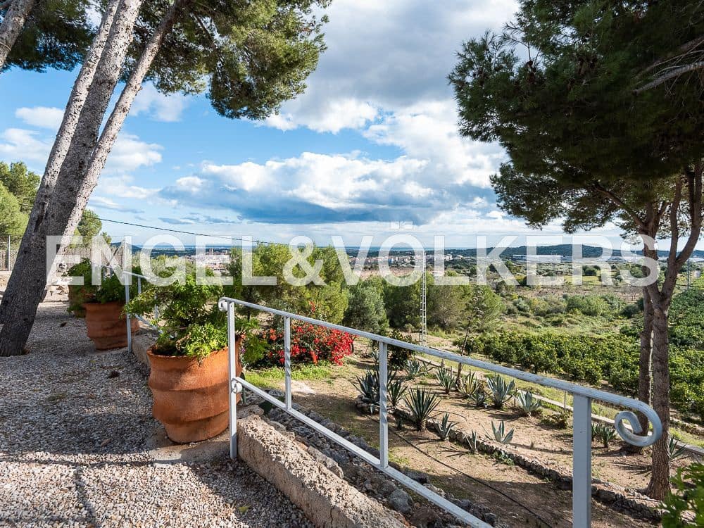 8 bedroom Villa for sale in Calig with pool garage - € 790,000 (Ref: 9099414)
