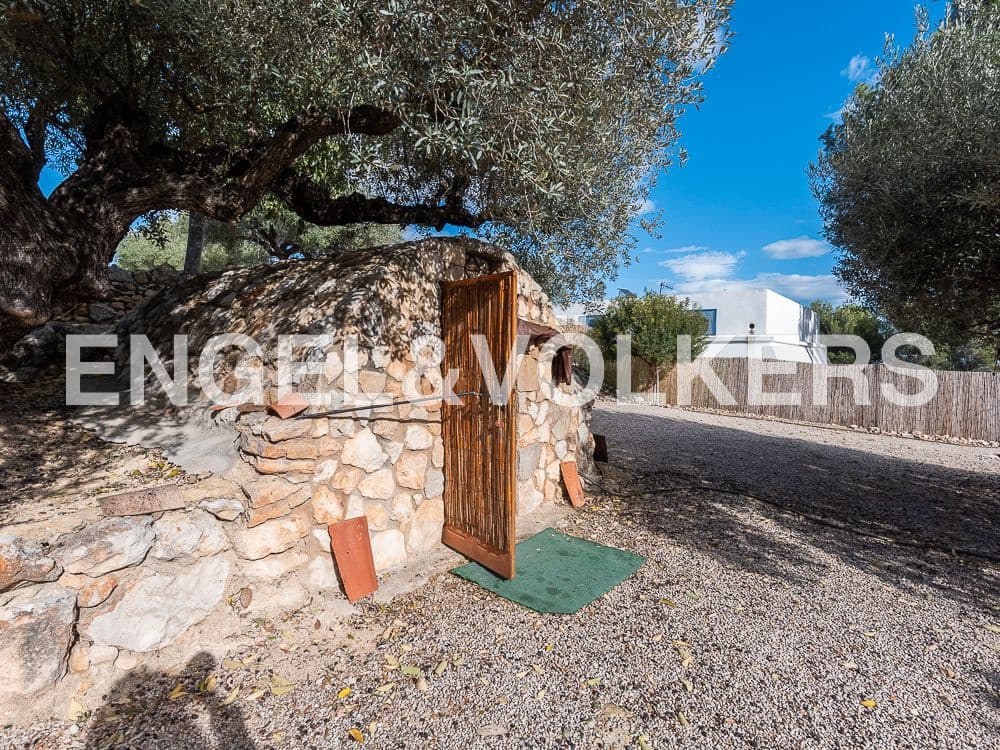 8 bedroom Villa for sale in Calig with pool garage - € 790,000 (Ref: 9099414)