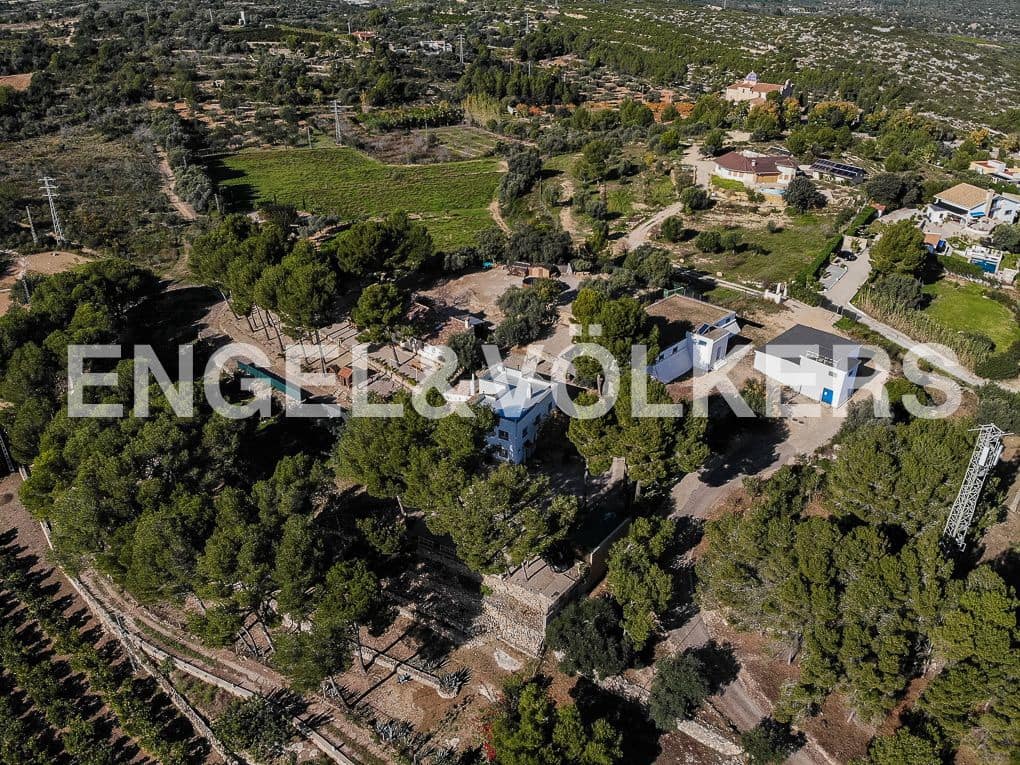 8 bedroom Villa for sale in Calig with pool garage - € 790,000 (Ref: 9099414)
