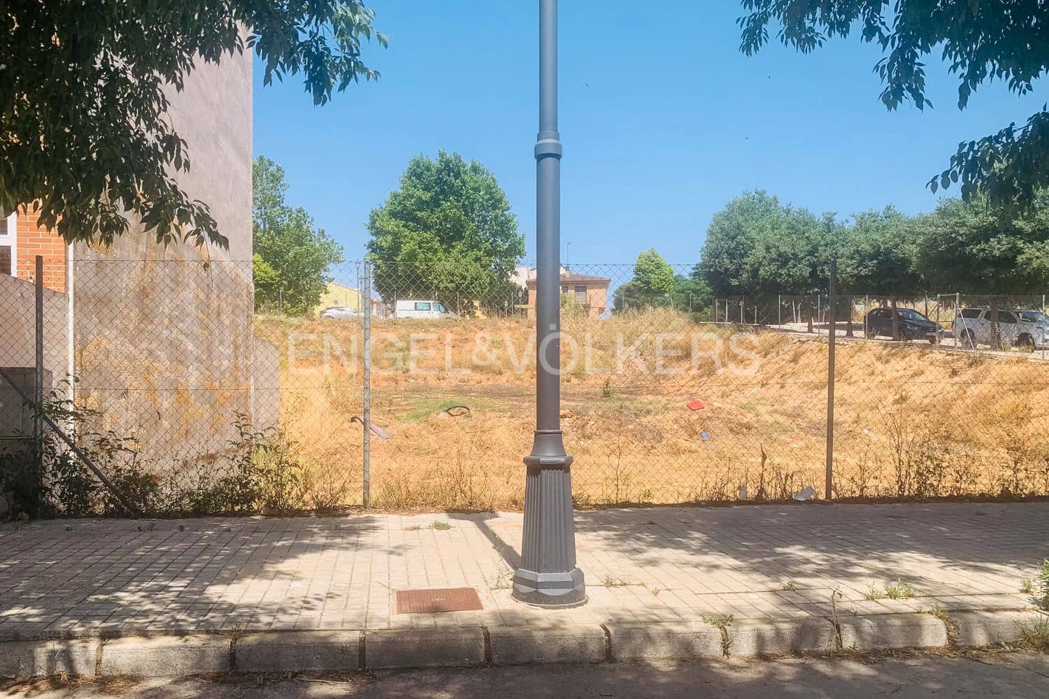 Building Plot for sale in Requena - € 174,900 (Ref: 9105284)