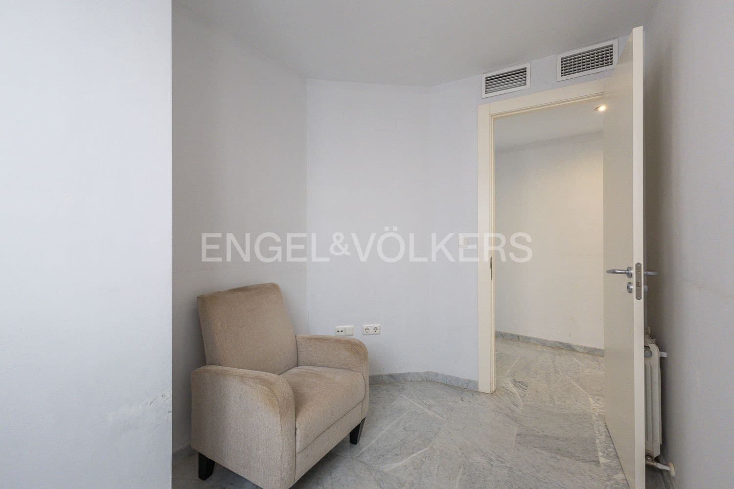 3 slaapkamer Flat te koop in Valencia stad met garage - € 795.000 (Ref: 9107780)
