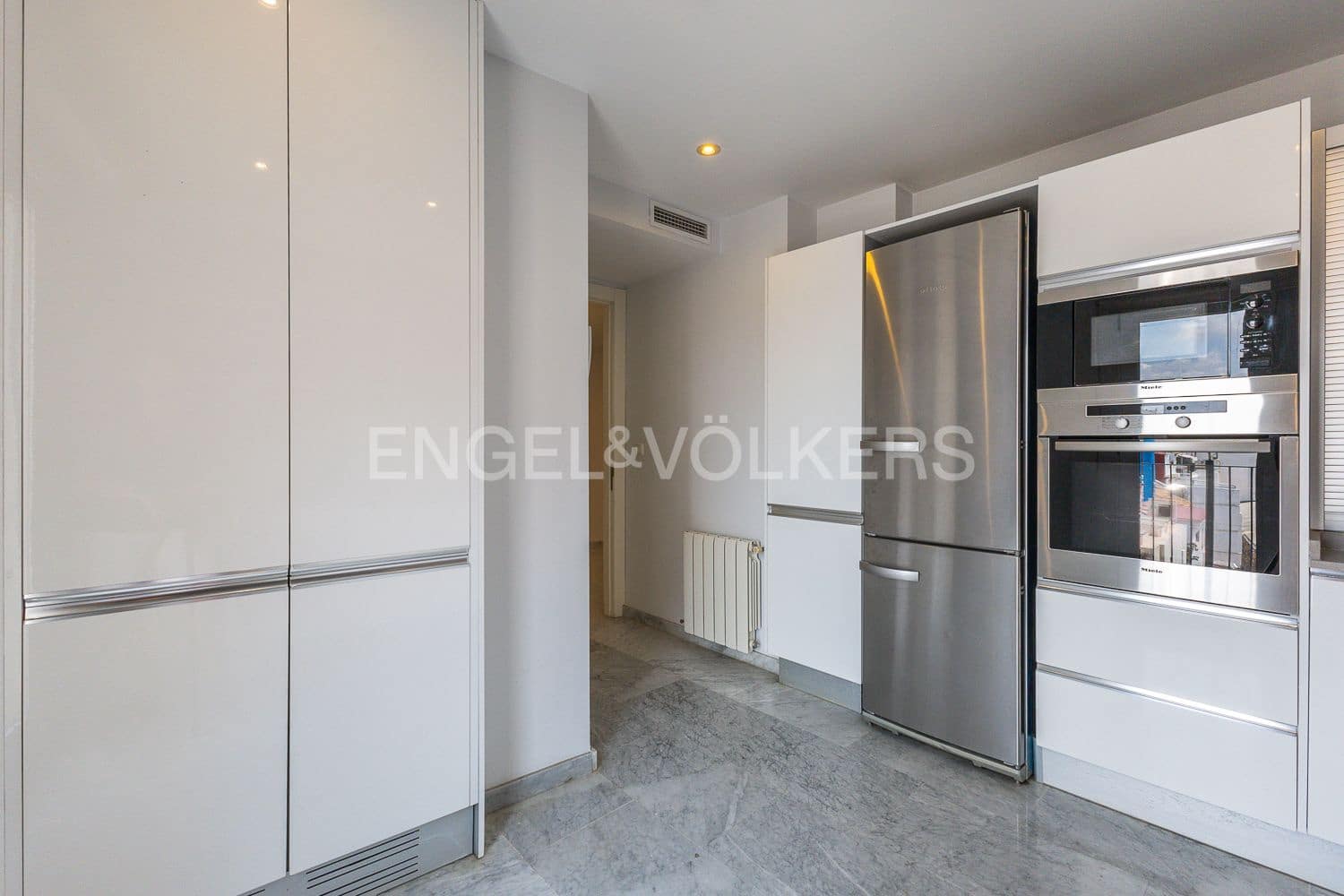 3 slaapkamer Flat te koop in Valencia stad met garage - € 795.000 (Ref: 9107780)