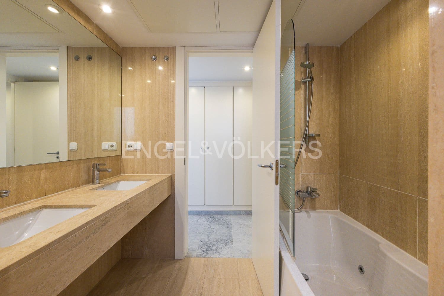 3 slaapkamer Flat te koop in Valencia stad met garage - € 795.000 (Ref: 9107780)