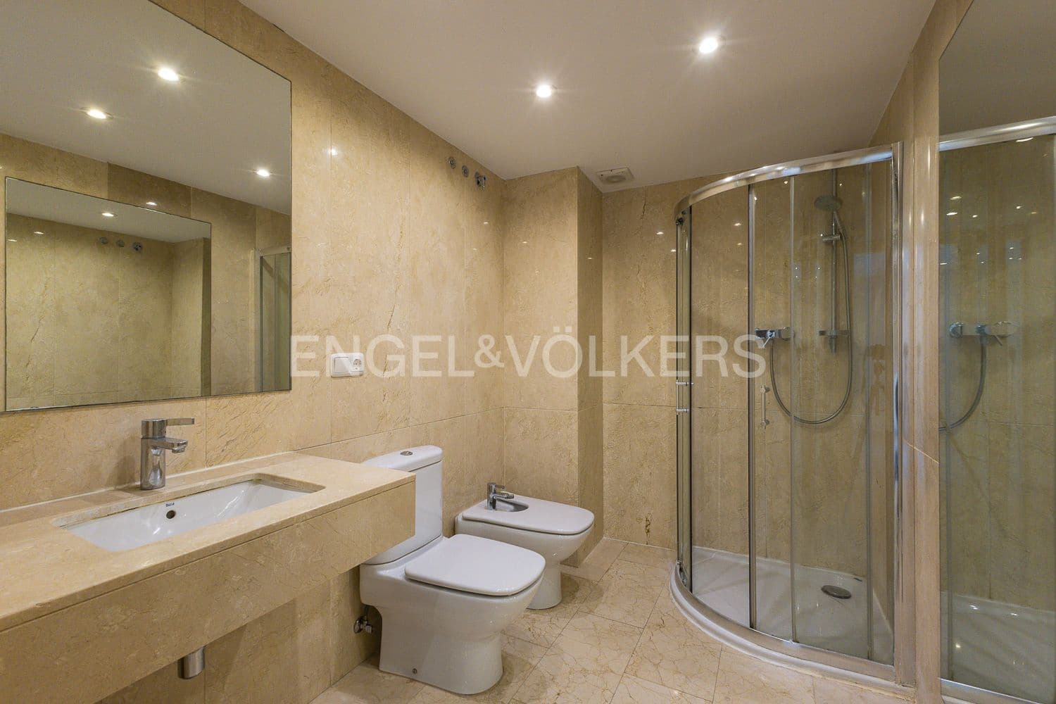 3 slaapkamer Flat te koop in Valencia stad met garage - € 795.000 (Ref: 9107780)
