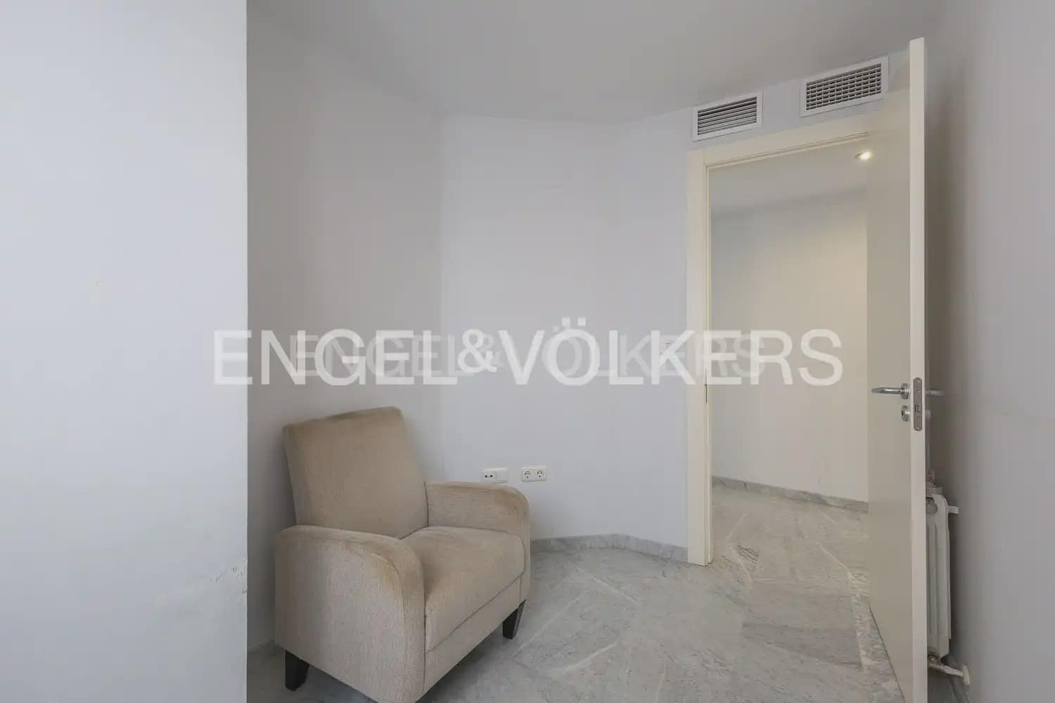 Piso de 3 habitaciones en València ciudad en venta con garaje - 795.000 € (Ref: 9107780)