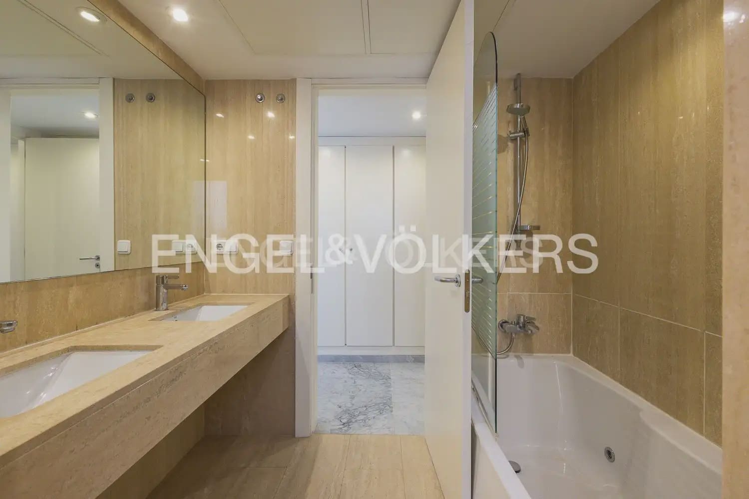 Piso de 3 habitaciones en València ciudad en venta con garaje - 795.000 € (Ref: 9107780)