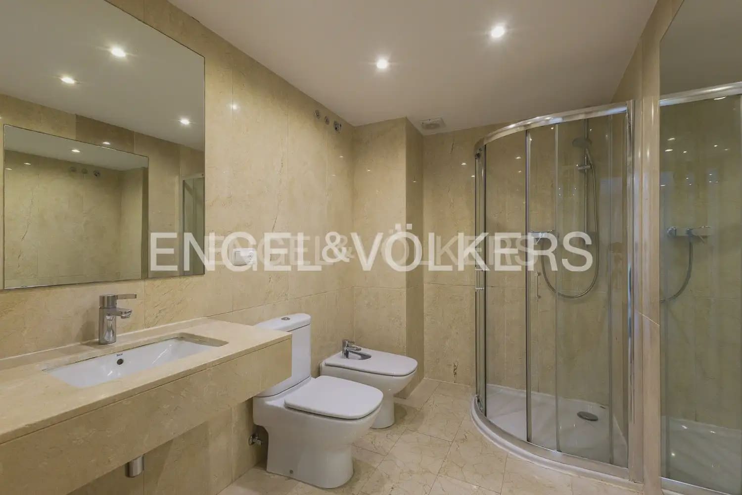 Piso de 3 habitaciones en València ciudad en venta con garaje - 795.000 € (Ref: 9107780)
