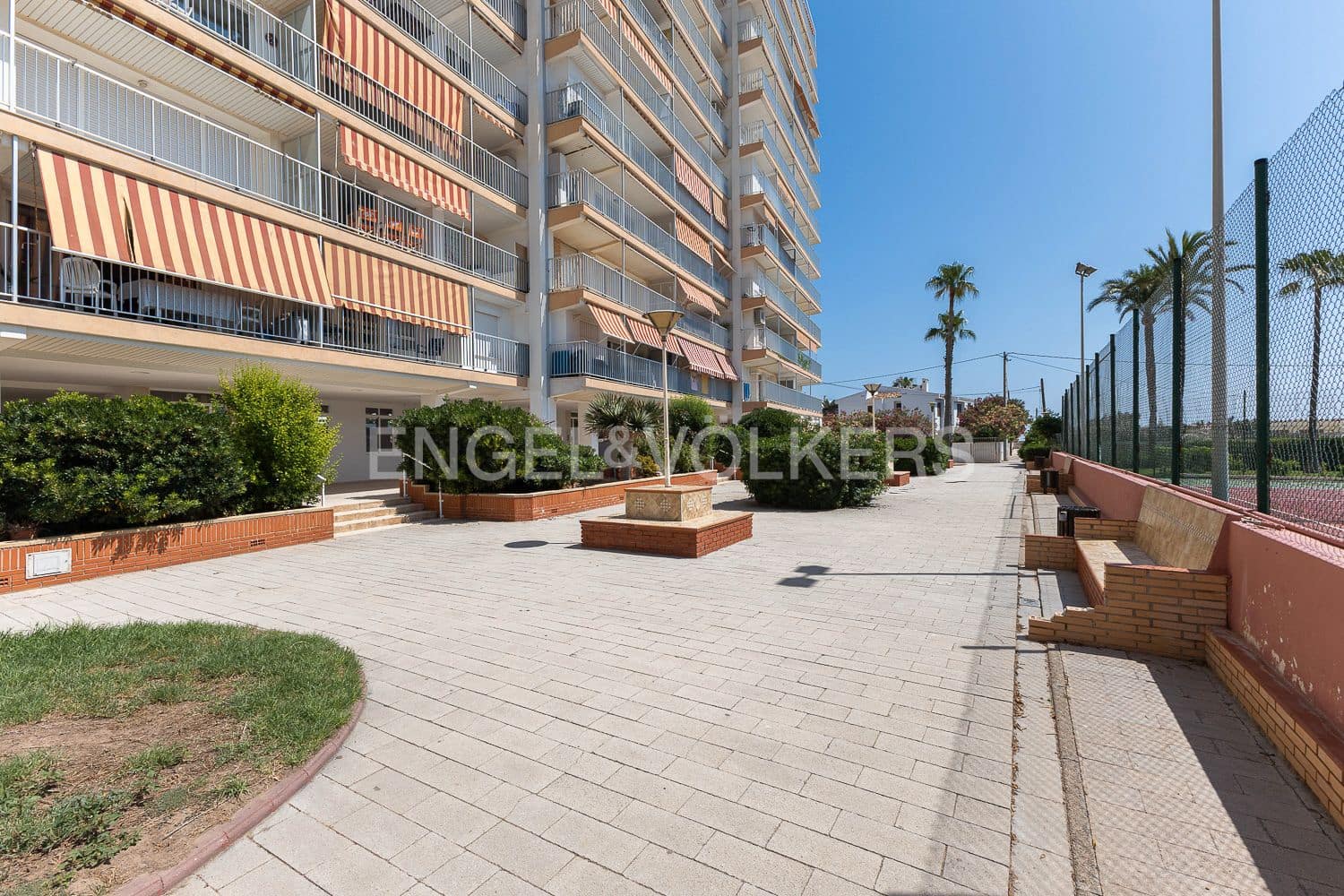 2 bedroom Apartment for rent in Valencia city with garage - € 2,500 (Ref: 9107787)