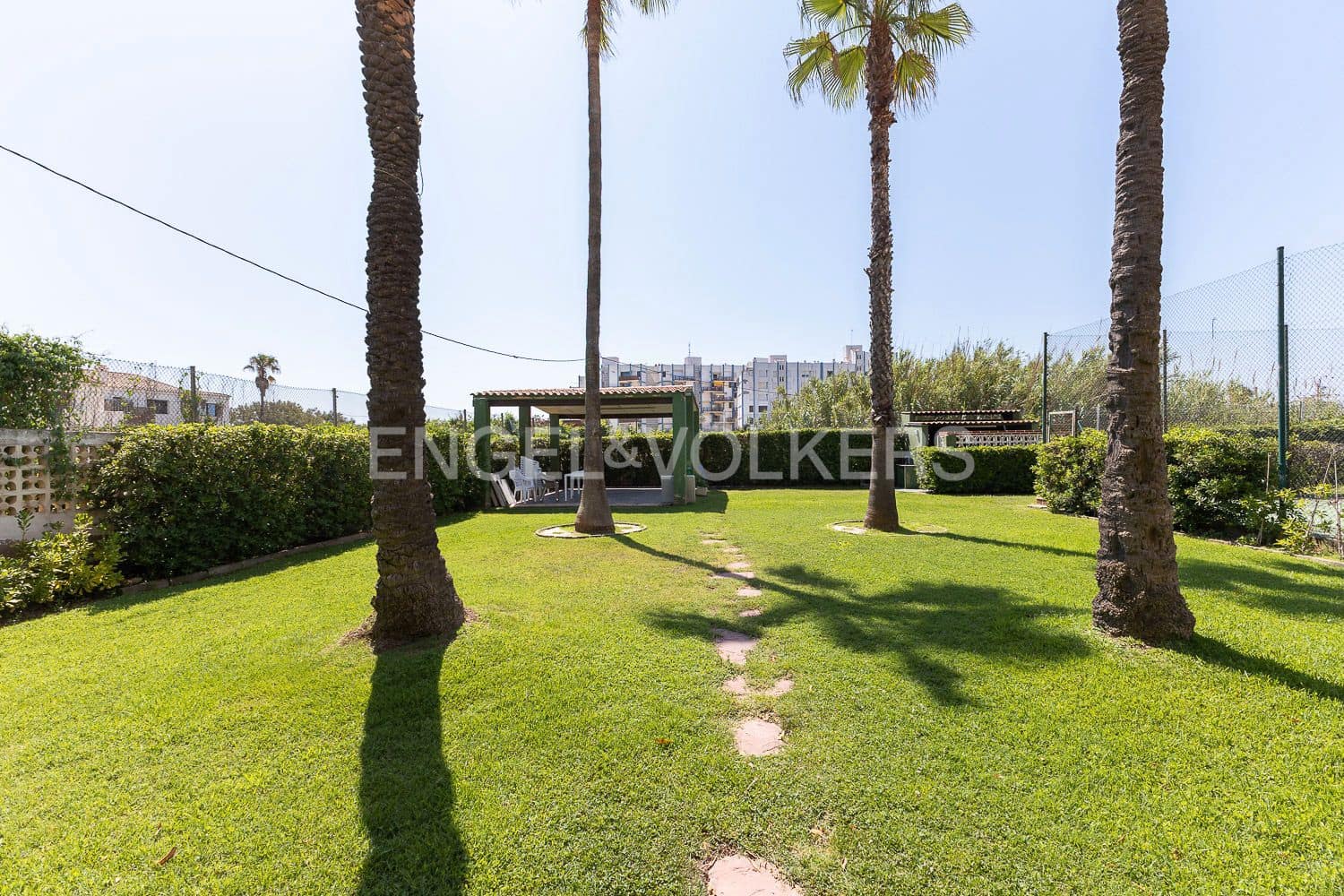 2 bedroom Apartment for rent in Valencia city with garage - € 2,500 (Ref: 9107787)