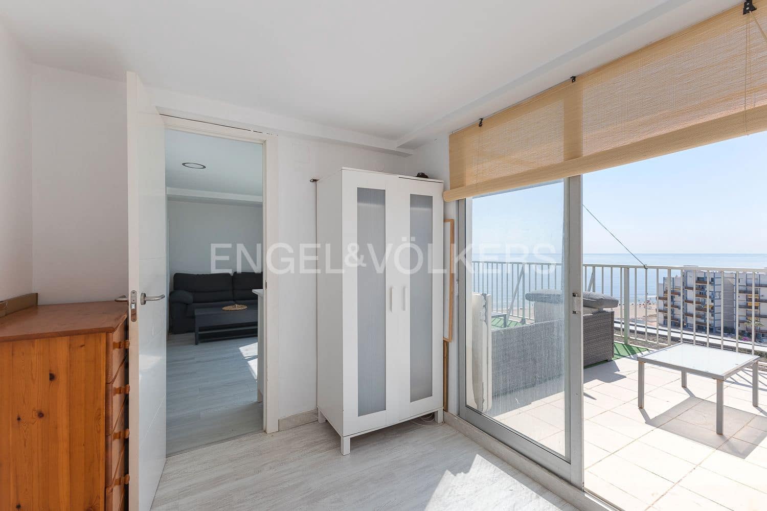 2 bedroom Apartment for rent in Valencia city with garage - € 2,500 (Ref: 9107787)