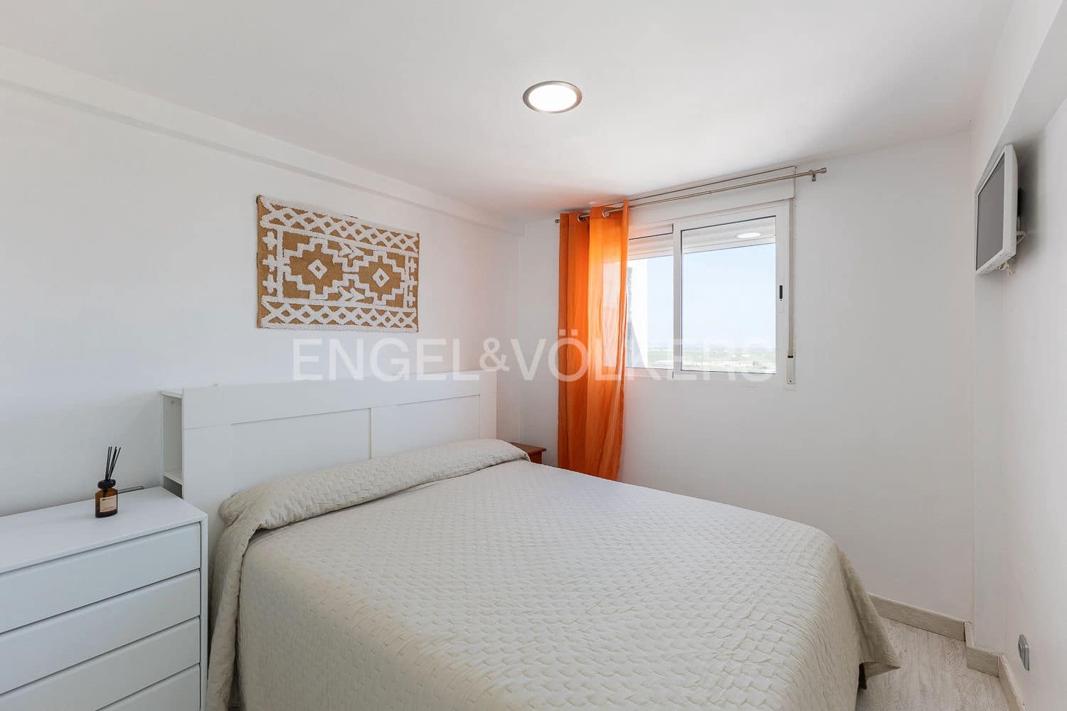 2 bedroom Apartment for rent in Valencia city with garage - € 2,500 (Ref: 9107787)
