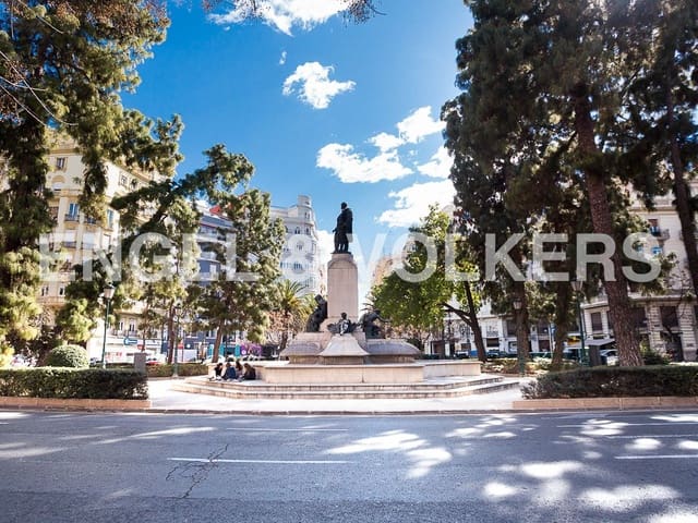 2 soveværelse Lejlighed til leje i La Gran Via, Valencia by - € 1.600 (Ref: 9107788)