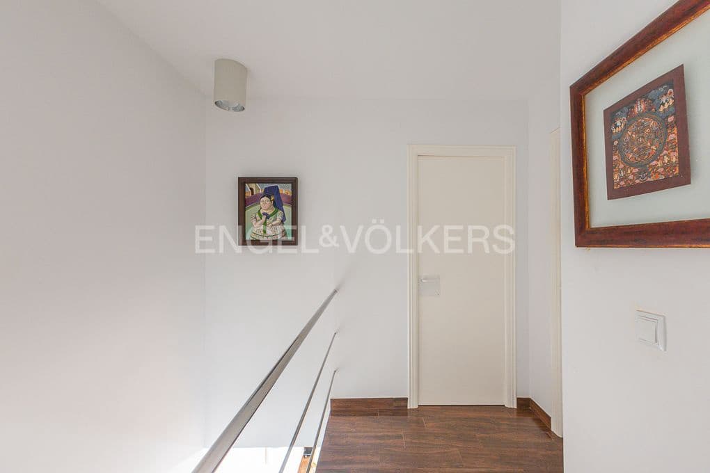 3 bedroom Semi-detached Villa for rent in Castello de la Plana with pool garage - € 1,600 (Ref: 9108267)