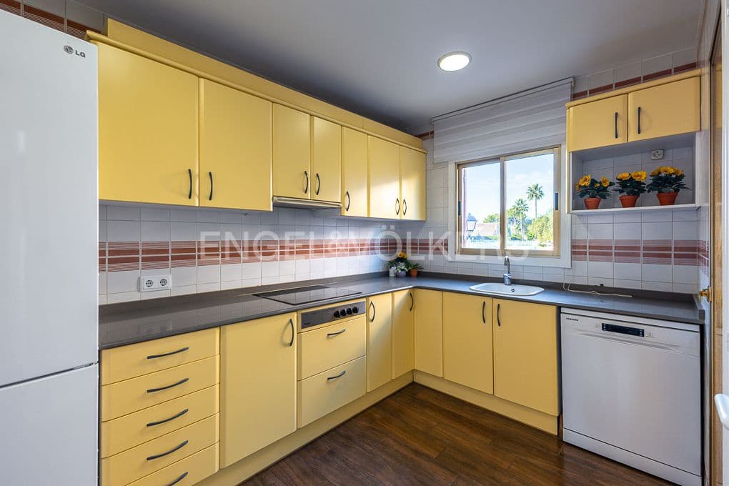 3 bedroom Semi-detached Villa for rent in Castello de la Plana with pool garage - € 1,600 (Ref: 9108267)