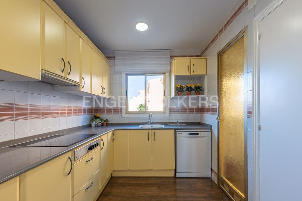 3 bedroom Semi-detached Villa for rent in Castello de la Plana with pool garage - € 1,600 (Ref: 9108267)