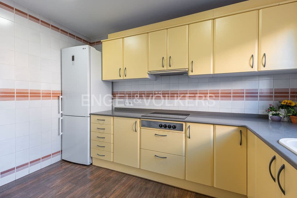 3 bedroom Semi-detached Villa for rent in Castello de la Plana with pool garage - € 1,600 (Ref: 9108267)