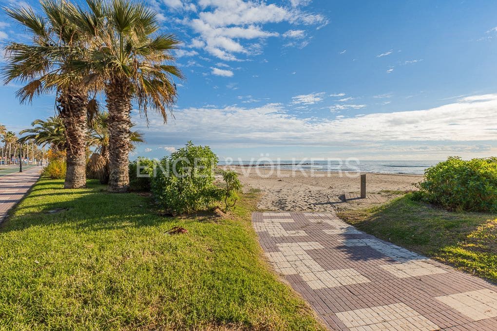 3 bedroom Semi-detached Villa for rent in Castello de la Plana with pool garage - € 1,600 (Ref: 9108267)
