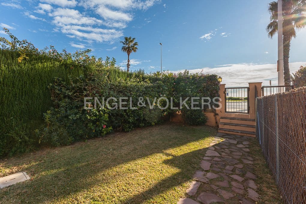 3 bedroom Semi-detached Villa for rent in Castello de la Plana with pool garage - € 1,600 (Ref: 9108267)