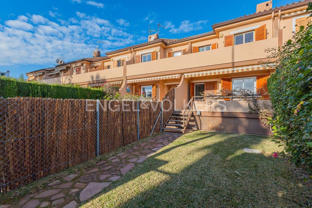3 bedroom Semi-detached Villa for rent in Castello de la Plana with pool garage - € 1,600 (Ref: 9108267)