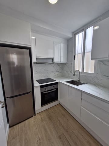 1 soveværelse Penthouse til leje i La Gran Via, Valencia by - € 1.650 (Ref: 9113230)