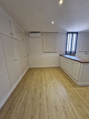 1 soveværelse Penthouse til leje i La Gran Via, Valencia by - € 1.650 (Ref: 9113230)