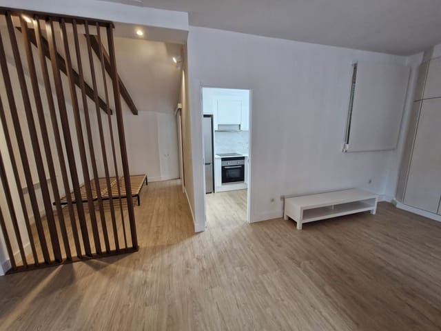 1 soveværelse Penthouse til leje i La Gran Via, Valencia by - € 1.650 (Ref: 9113230)