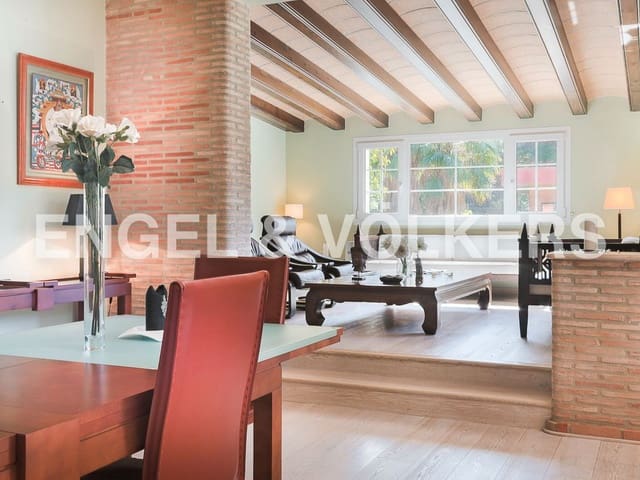 7 bedroom Villa for sale in Campolivar, Godella with pool garage - € 1,600,000 (Ref: 9126165)