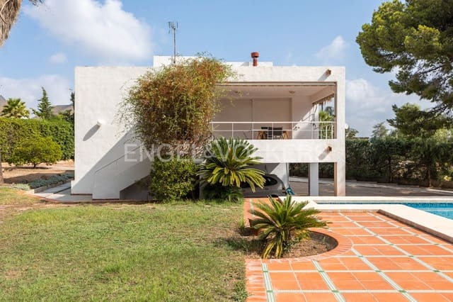 Chalet de 4 habitaciones en Llíria en venta con piscina garaje - 395.000 € (Ref: 9129159)