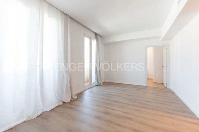 3 bedroom Apartment for rent in Russafa, Valencia city - € 2,600 (Ref: 9129161)