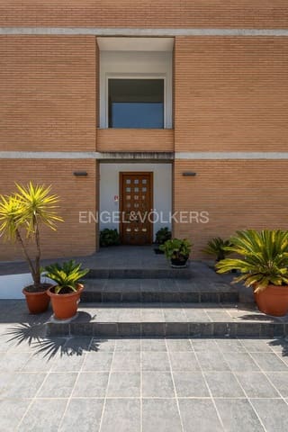 Chalet de 5 habitaciones en Ontinyent en venta con garaje - 490.000 € (Ref: 9131672)