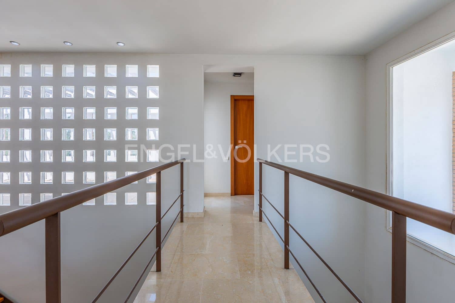 Chalet de 5 habitaciones en Ontinyent en venta con garaje - 490.000 € (Ref: 9131672)