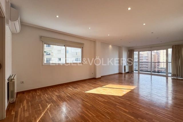 3 soveværelse Lejlighed til leje i Ciutat Universitaria, Valencia by med garage - € 2.000 (Ref: 9137449)