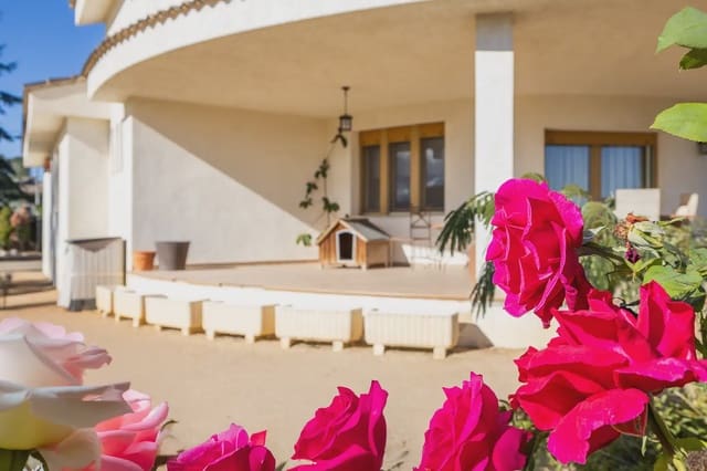 7 soverom Villa til salgs i Ontinyent med svømmebasseng garasje - € 690 000 (Ref: 9142069)