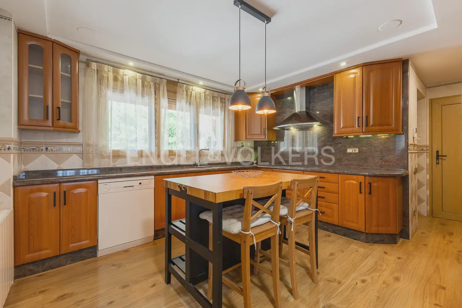 7 soverom Villa til salgs i Ontinyent med svømmebasseng garasje - € 690 000 (Ref: 9142069)
