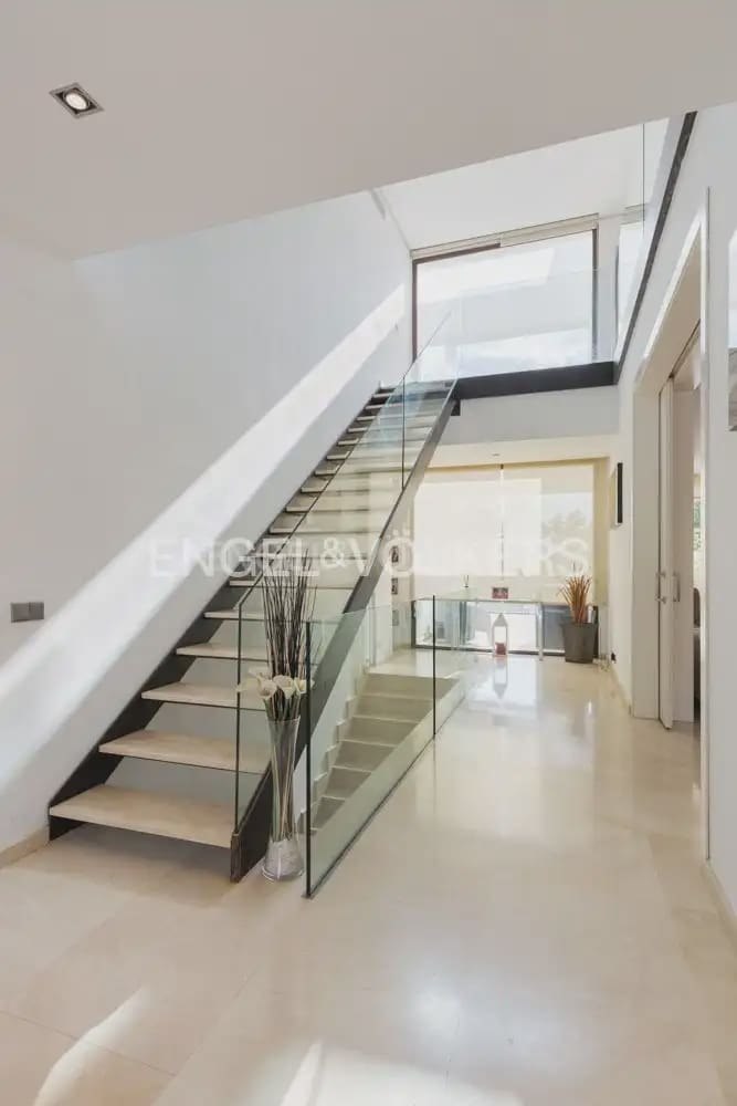 4 bedroom Villa for sale in Godella with pool garage - € 1,300,000 (Ref: 9143439)