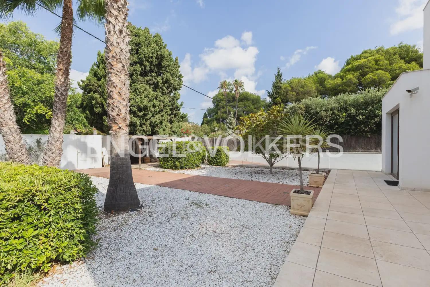 4 bedroom Villa for sale in Godella with pool garage - € 1,300,000 (Ref: 9143439)