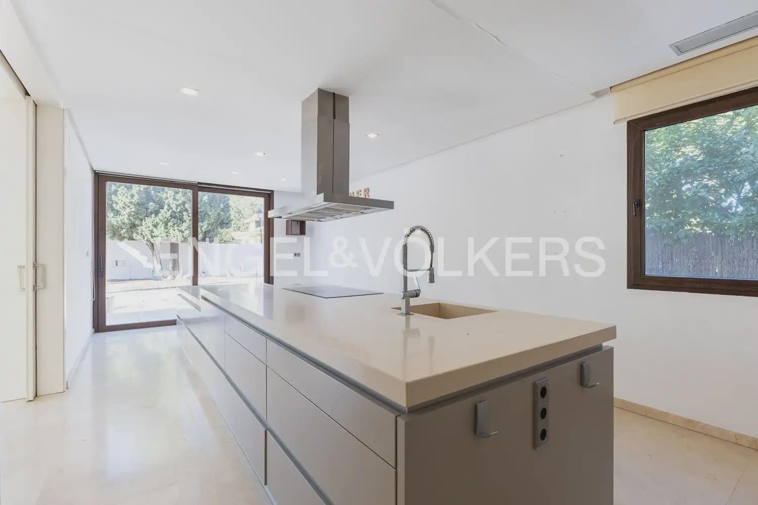 4 bedroom Villa for sale in Godella with pool garage - € 1,300,000 (Ref: 9143439)