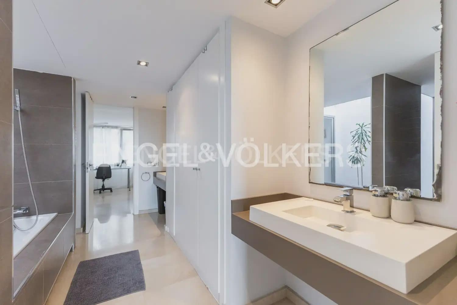 4 bedroom Villa for sale in Godella with pool garage - € 1,300,000 (Ref: 9143439)