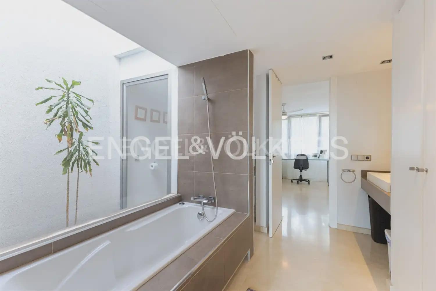 4 bedroom Villa for sale in Godella with pool garage - € 1,300,000 (Ref: 9143439)
