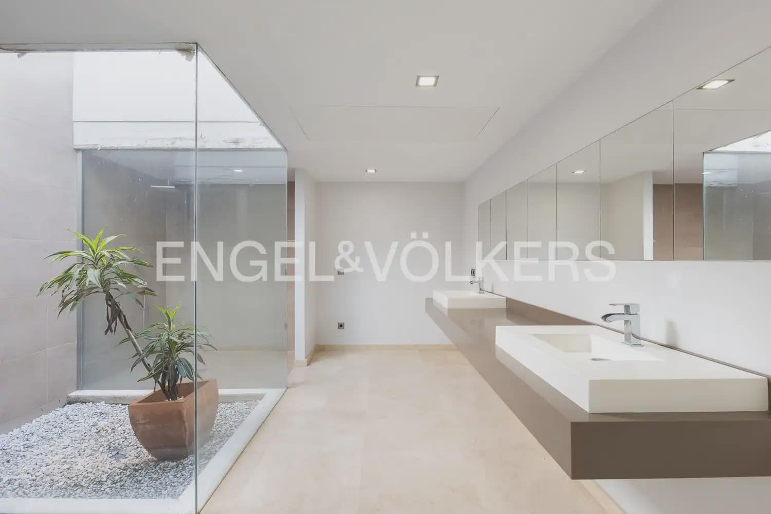 4 bedroom Villa for sale in Godella with pool garage - € 1,300,000 (Ref: 9143439)