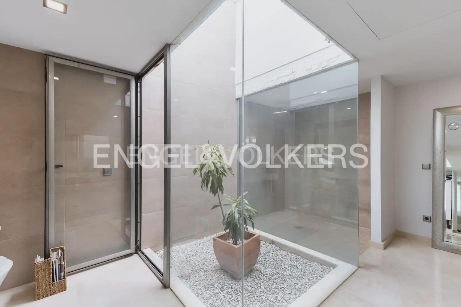 4 bedroom Villa for sale in Godella with pool garage - € 1,300,000 (Ref: 9143439)