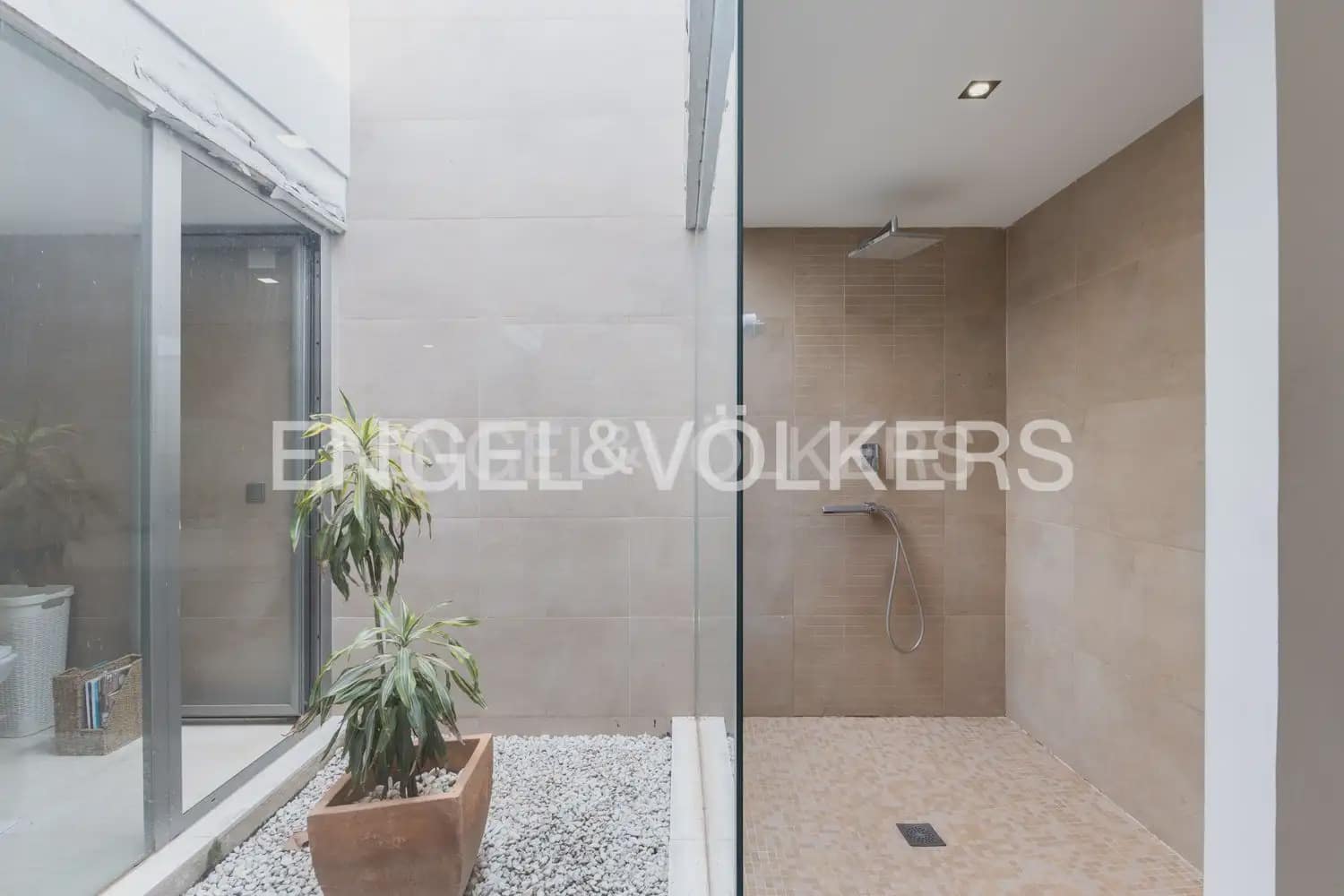 4 bedroom Villa for sale in Godella with pool garage - € 1,300,000 (Ref: 9143439)