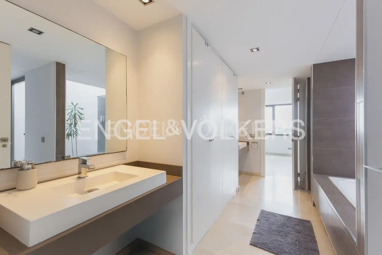 4 bedroom Villa for sale in Godella with pool garage - € 1,300,000 (Ref: 9143439)