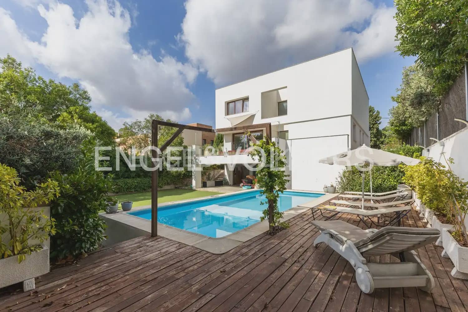 4 bedroom Villa for sale in Godella with pool garage - € 1,300,000 (Ref: 9143439)