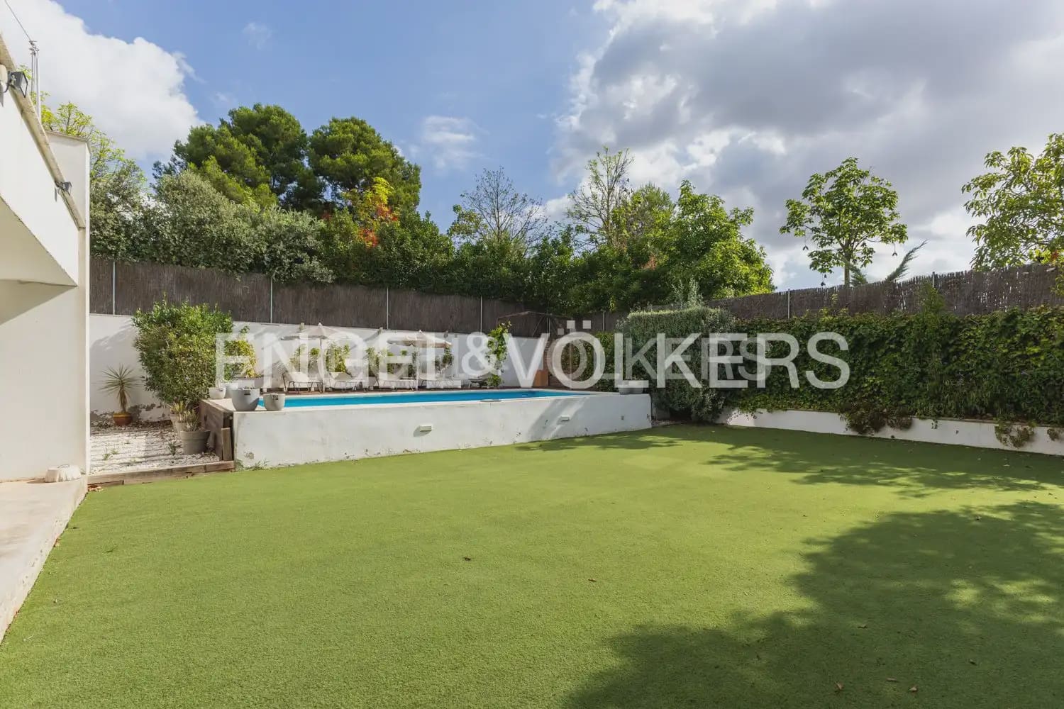 4 bedroom Villa for sale in Godella with pool garage - € 1,300,000 (Ref: 9143439)