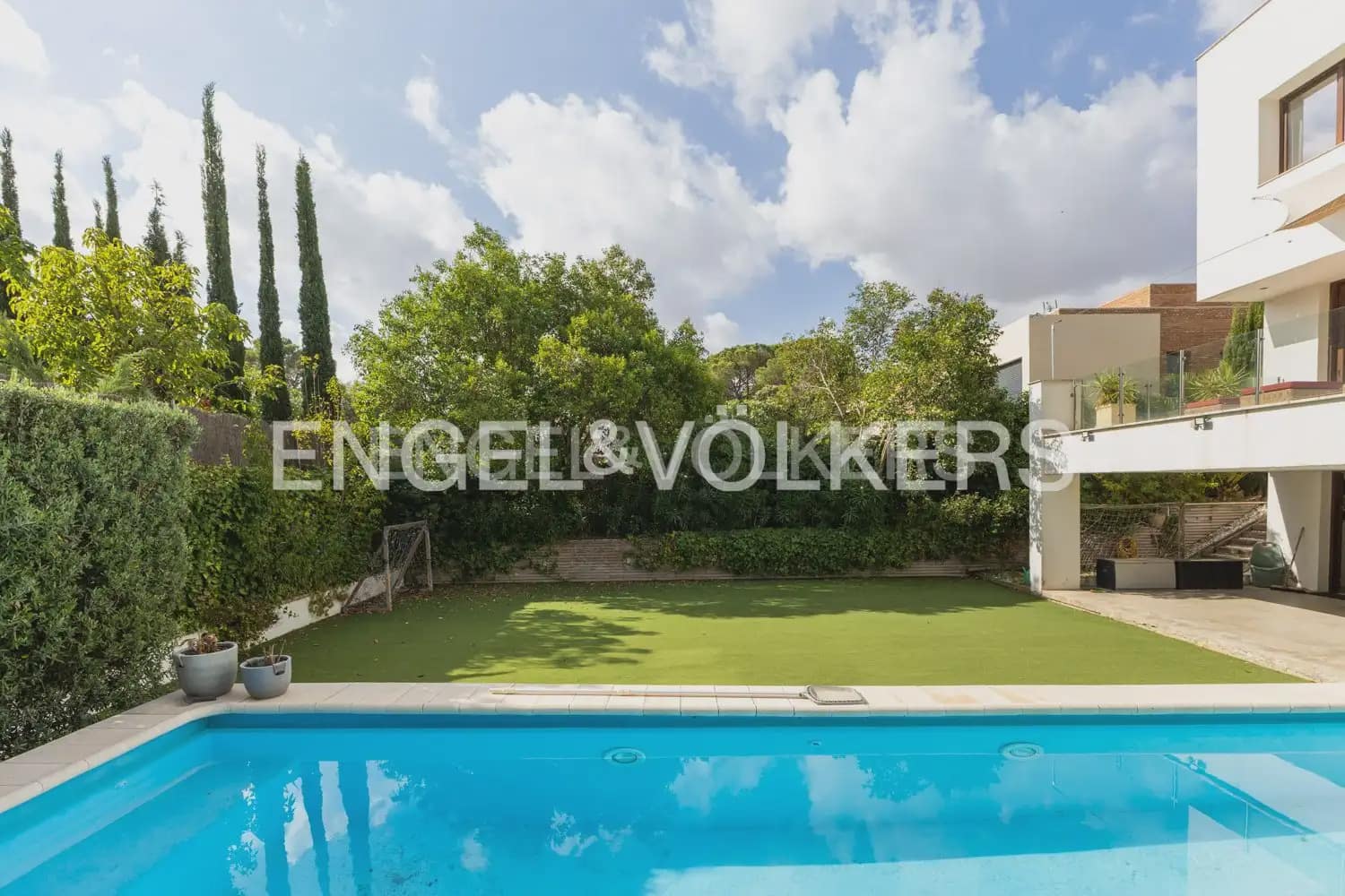 4 bedroom Villa for sale in Godella with pool garage - € 1,300,000 (Ref: 9143439)