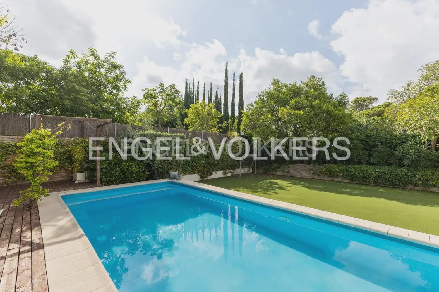 4 bedroom Villa for sale in Godella with pool garage - € 1,300,000 (Ref: 9143439)