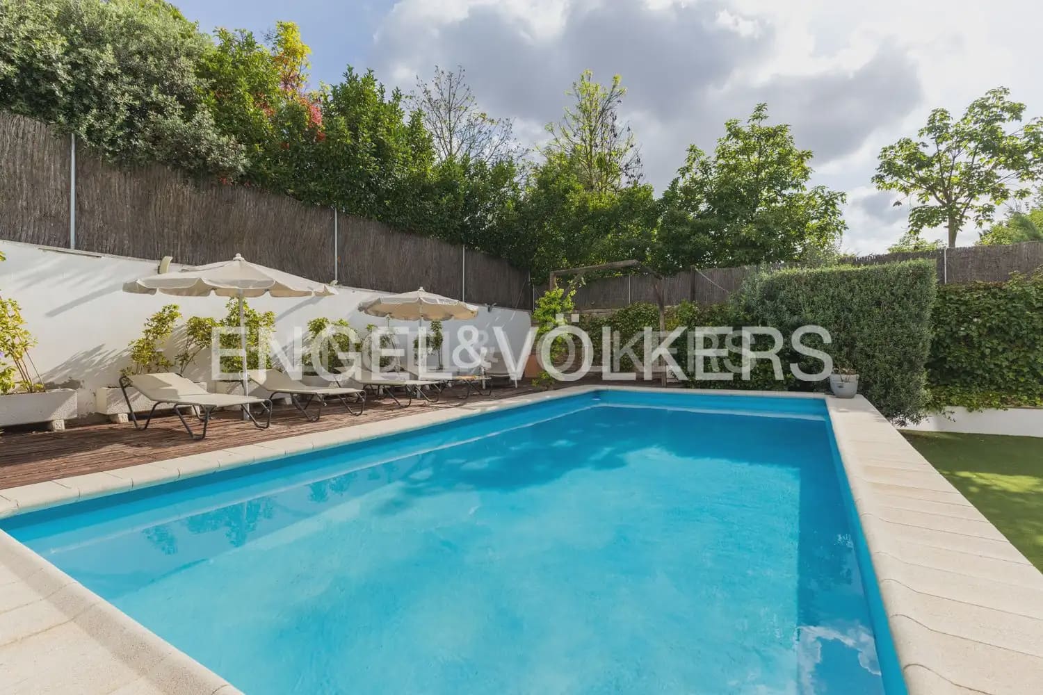 4 bedroom Villa for sale in Godella with pool garage - € 1,300,000 (Ref: 9143439)