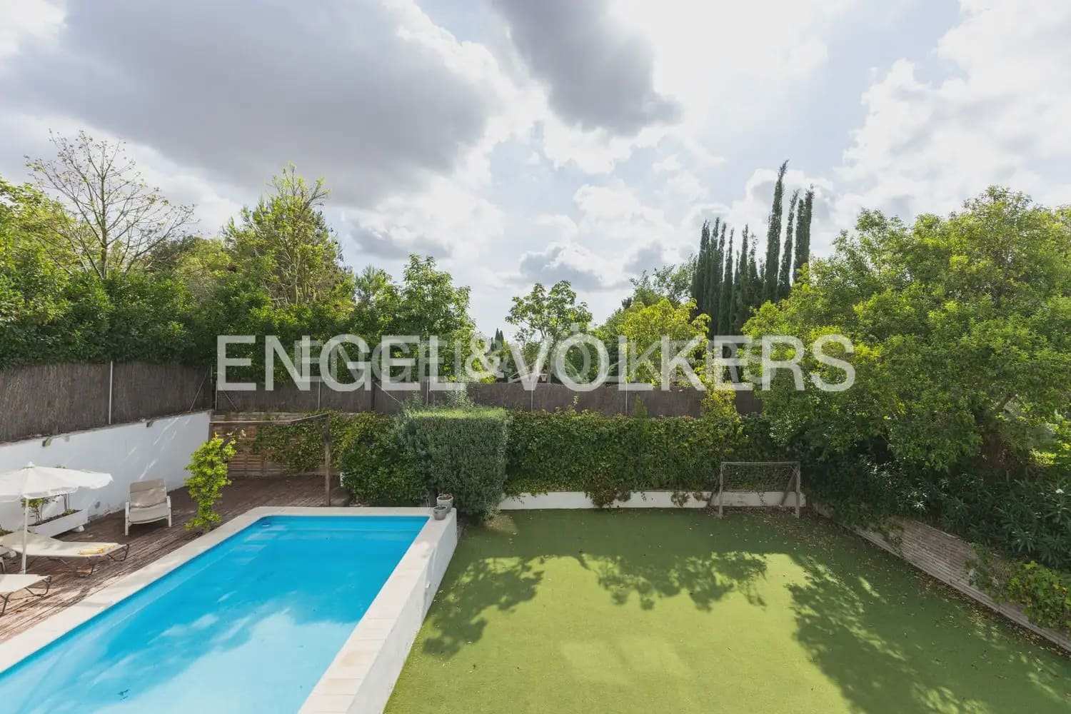 4 bedroom Villa for sale in Godella with pool garage - € 1,300,000 (Ref: 9143439)
