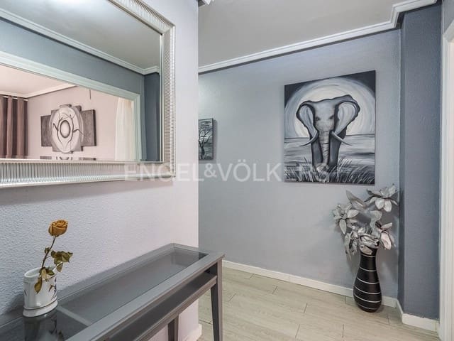 4 bedroom Apartment for rent in Llíria - € 1,050 (Ref: 9144979)